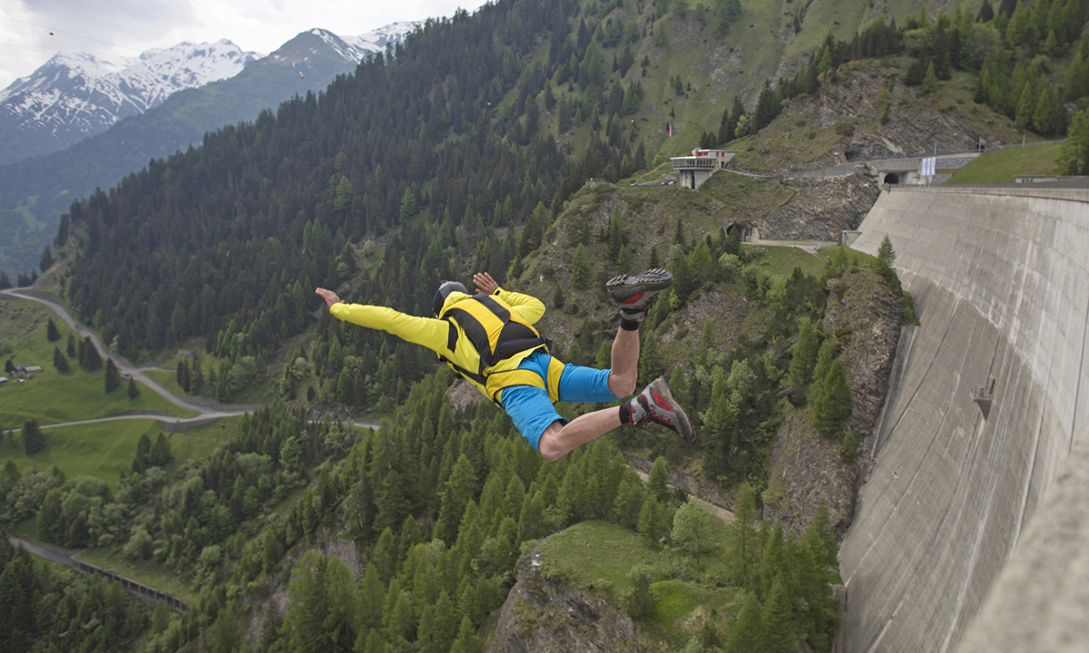 scariest-places-to-BASE-jump