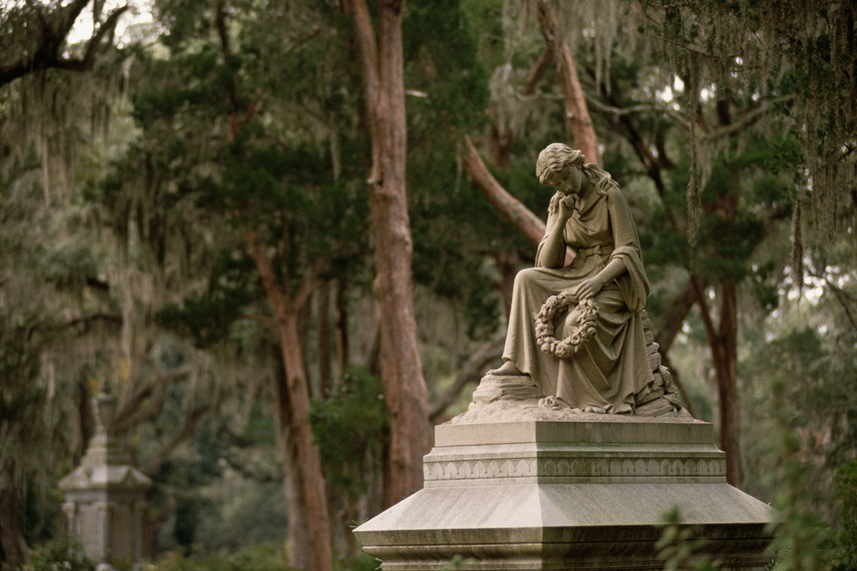 spooky-trails-pass-through-cemeteries