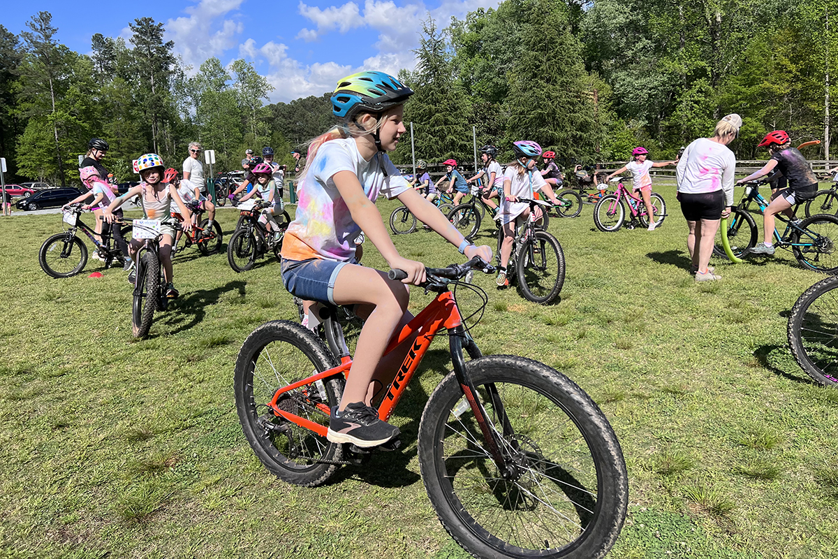 girls-in-mountain-biking