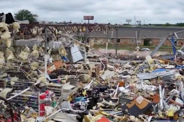 Tornado damage Oklahoma