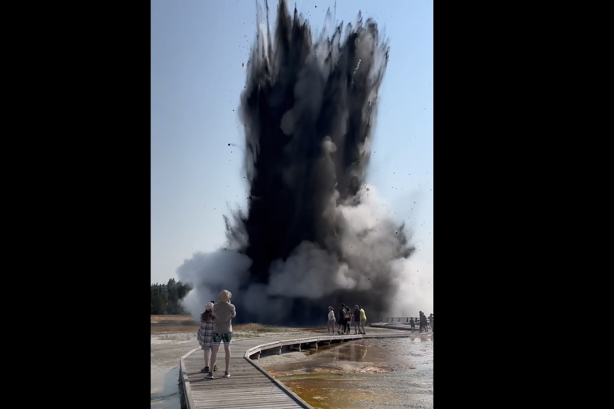 Geyser exploded Yellowstone